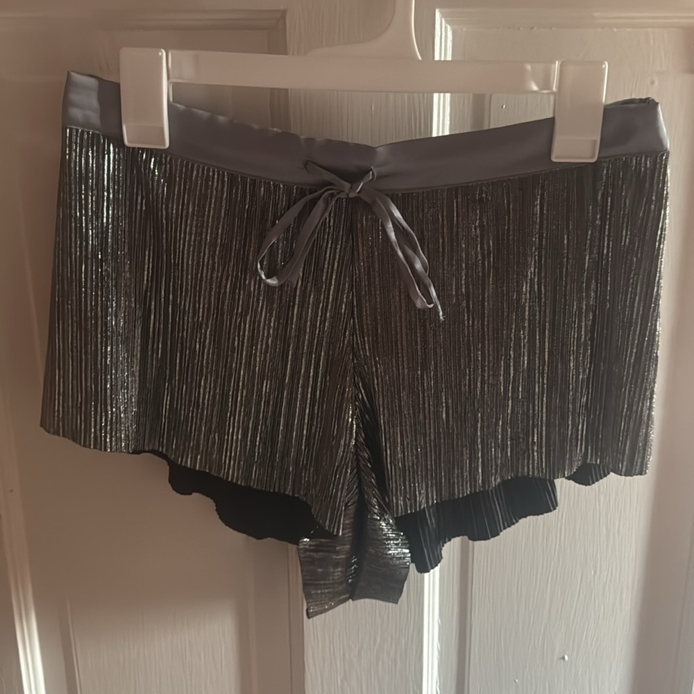 VS| Silver Metallic Shine Pleated Pajama Lounge Short​s - Picture 4 of 10